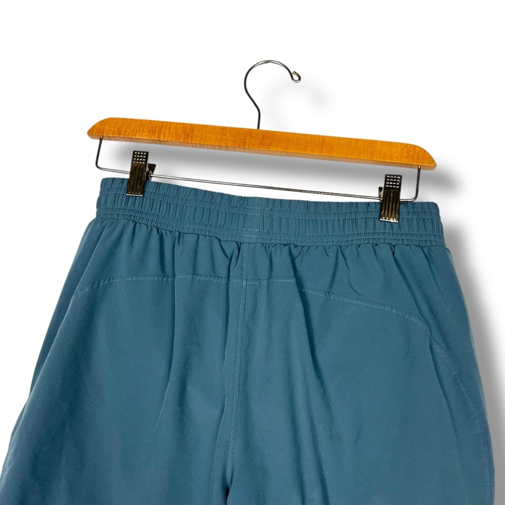 ALO Men’s 2 In 1 Pro Short Med Slate Blue $98 Zip Pockets Lined Gym Logo EUC - Picture 6 of 9